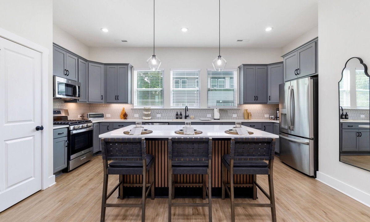 Charlotte House | 3BR Mid-Century Modern Luxe Getaway