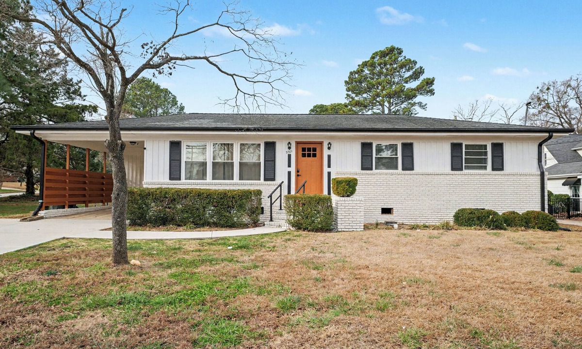Raleigh House | 3BR Ranch Near North Hills – Family Friendly & Long Stays