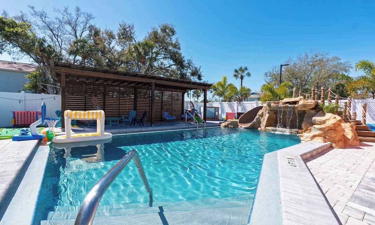 South Bradenton Condo | 3BR Resort Condo · Heated Pool & Slide · Sleeps 10