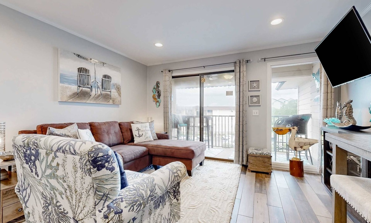 Folly Field Villa | 3rd floor Villa, pool, tennis pickleball, bike rentals & close to beach