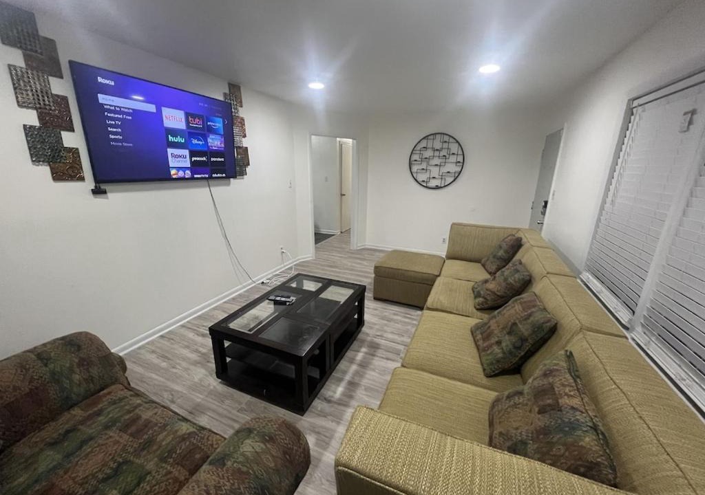 Fayetteville House | 4 BD, 6 TV's, Full Kitchen and, Balcony