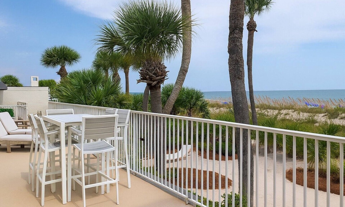 Palmetto Dunes Villa | #4 BEACH VILLA - OCEANFRONT BACKYARD Outdoor Grilling and Dining! NOT a Highrise