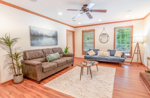 Cary House | 4 Beds ,King Bed, Tvs, Kids essentials, office, Grill, Crib, in Bond park ,PNC Arena