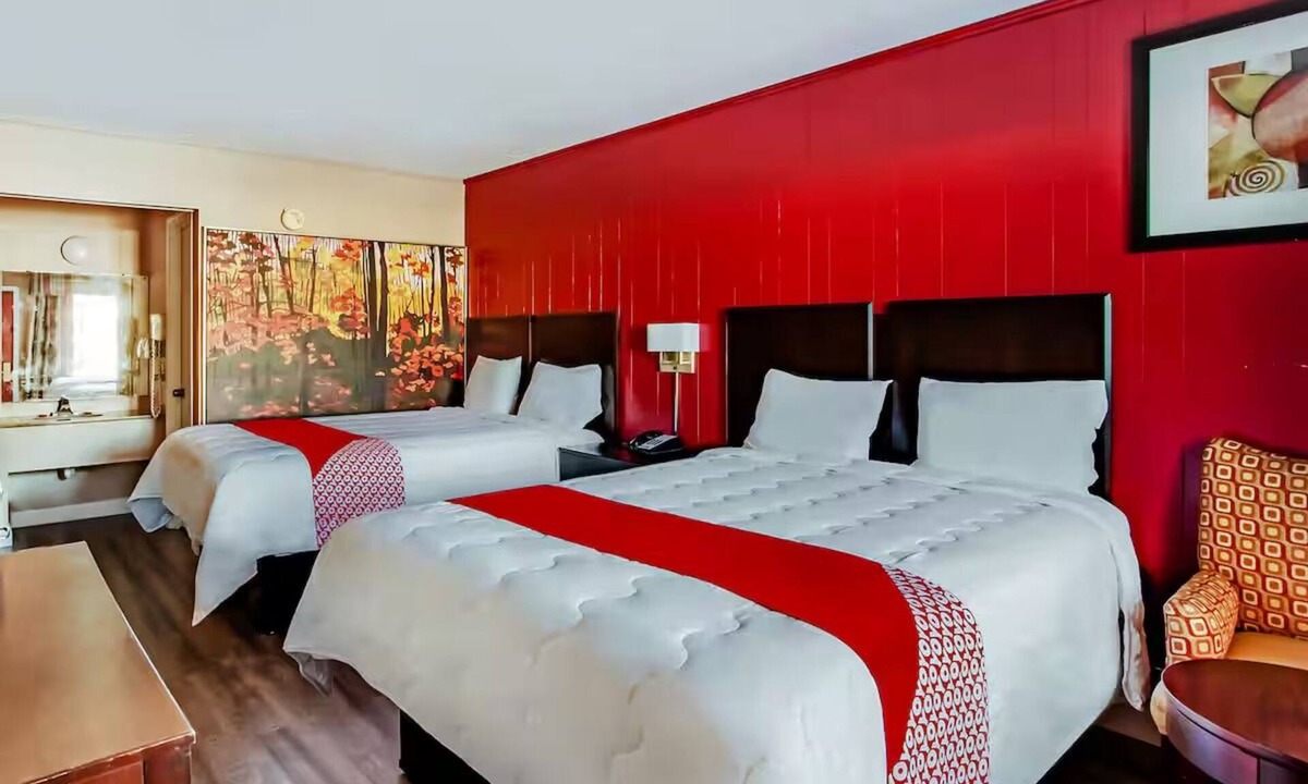 Ridgeland Hotel | 4 Clean King Bed Room Near Local Dining + Attractions in Ridgeland