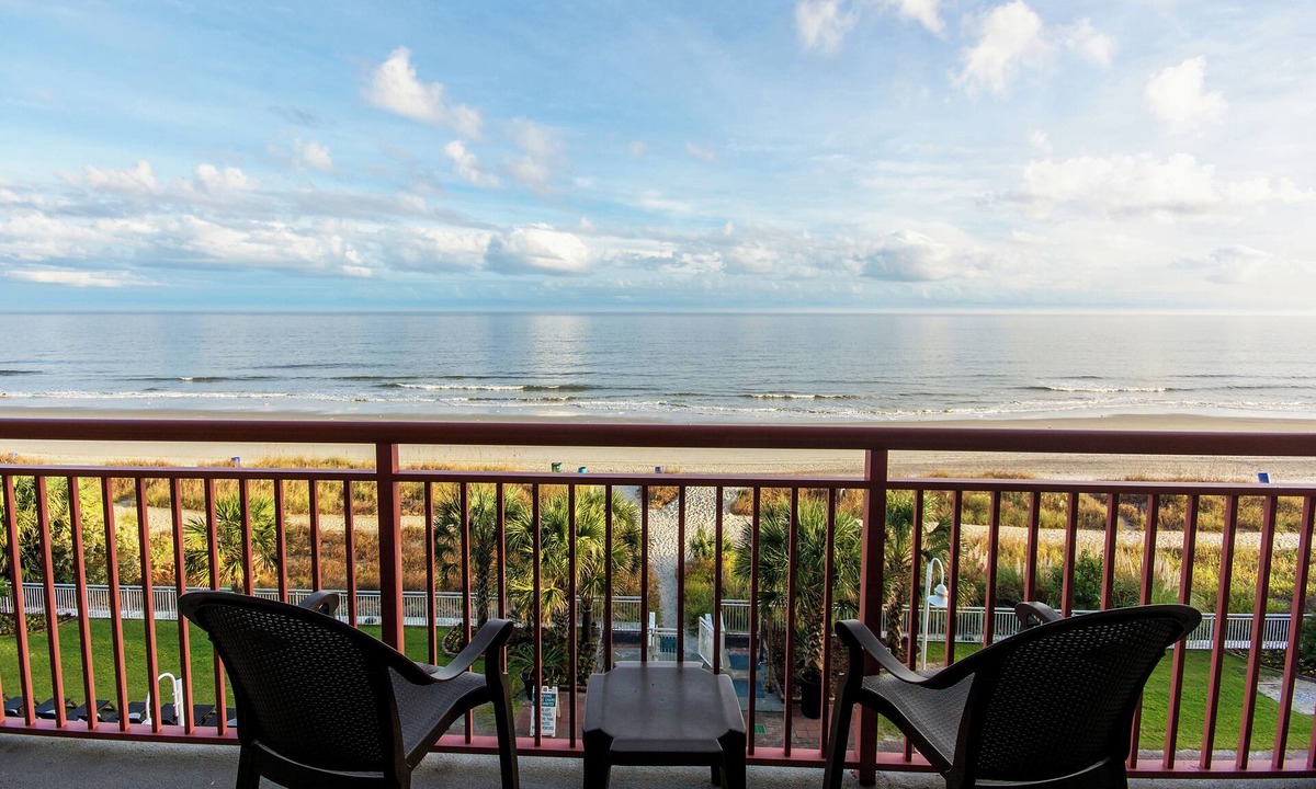 Myrtle Beach Hotel | 4 Inviting Oceanview Suites Near Myrtle Beach SkyWheel & Top Attractions