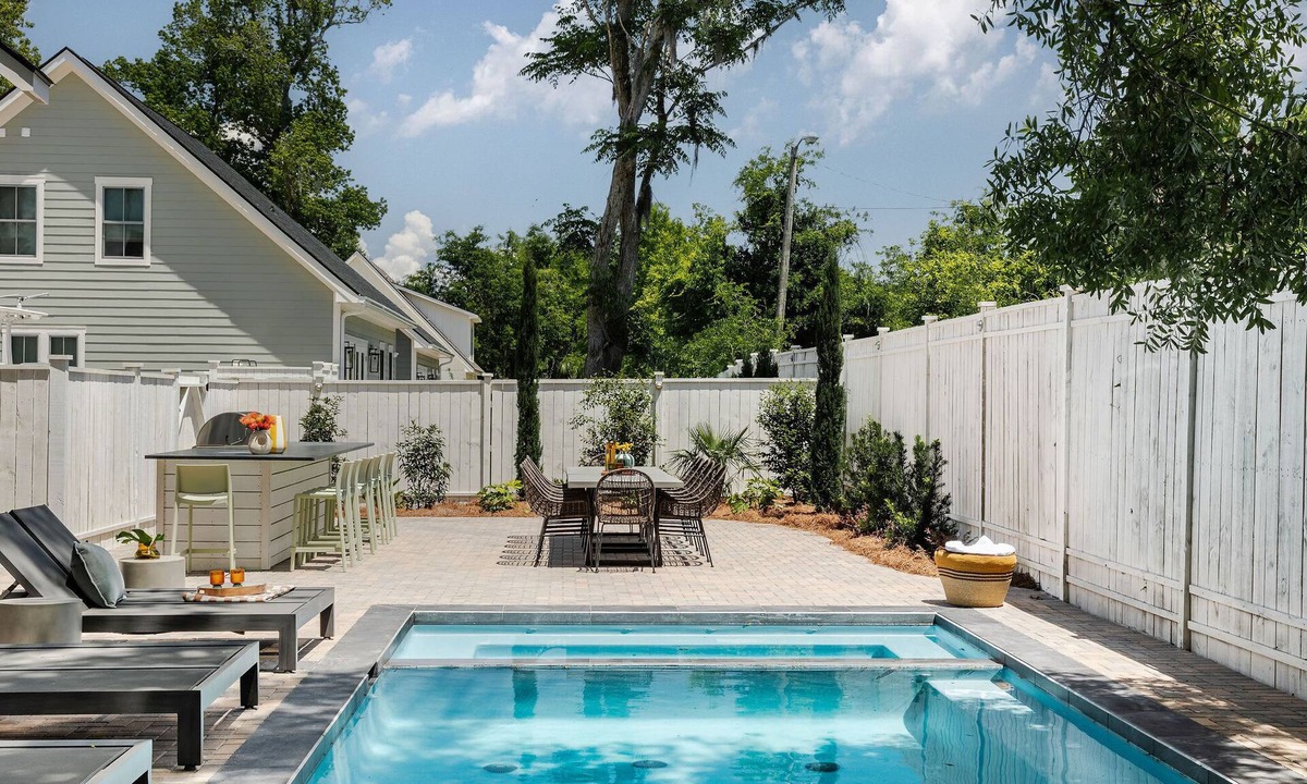 Thunderbolt House | 4 Luxury Homes | 86 Guests | Private Pools & Spa