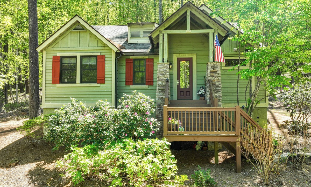 Bear Lake Reserve Cottage | 4 Mi to Bear Lake! Summer Retreat w/Beach Access