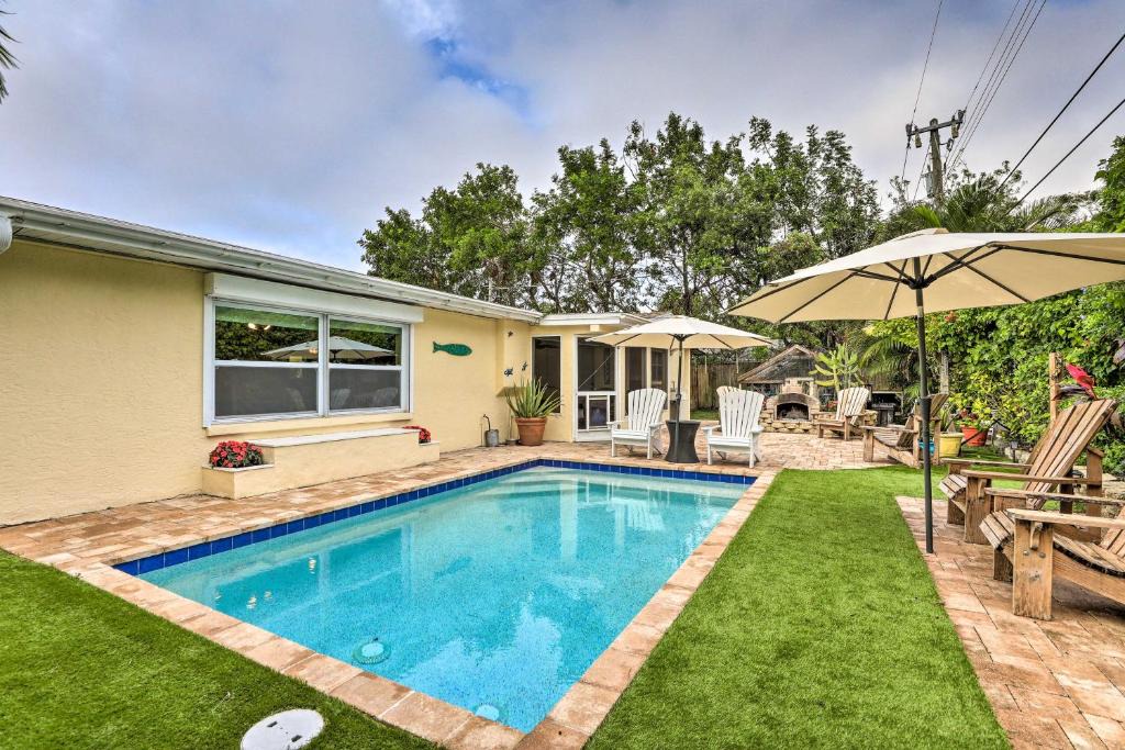 South Bradenton House | 4 Mi to Dtwn: Home w/Pool & BBQ in Bradenton