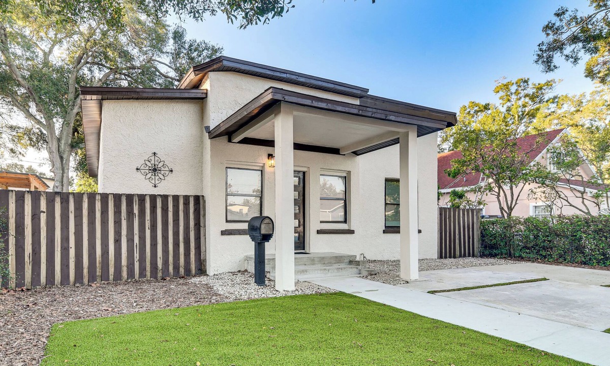 St. Petersburg House | 4 Mi to Dtwn St Pete! Pet-Friendly Home w/Yard
