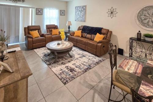 Arlington House | 4 Mi to EverBank Stadium! Stylish Suburban Retreat