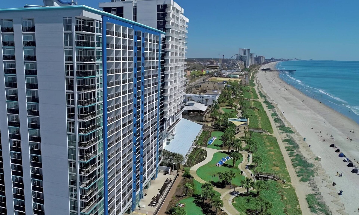 Downtown Myrtle Beach Hotel | 4 Units w/Direct Pool Access & Lazy River | 0.1 mi to Myrtle Beach Boardwalk
