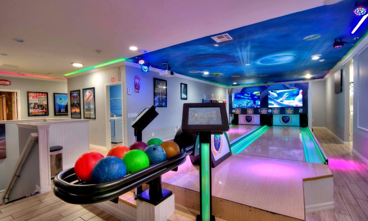 Loughman House | 42 Bedrooms Bowling Villa Triple COMBO, Sleeps 116 people