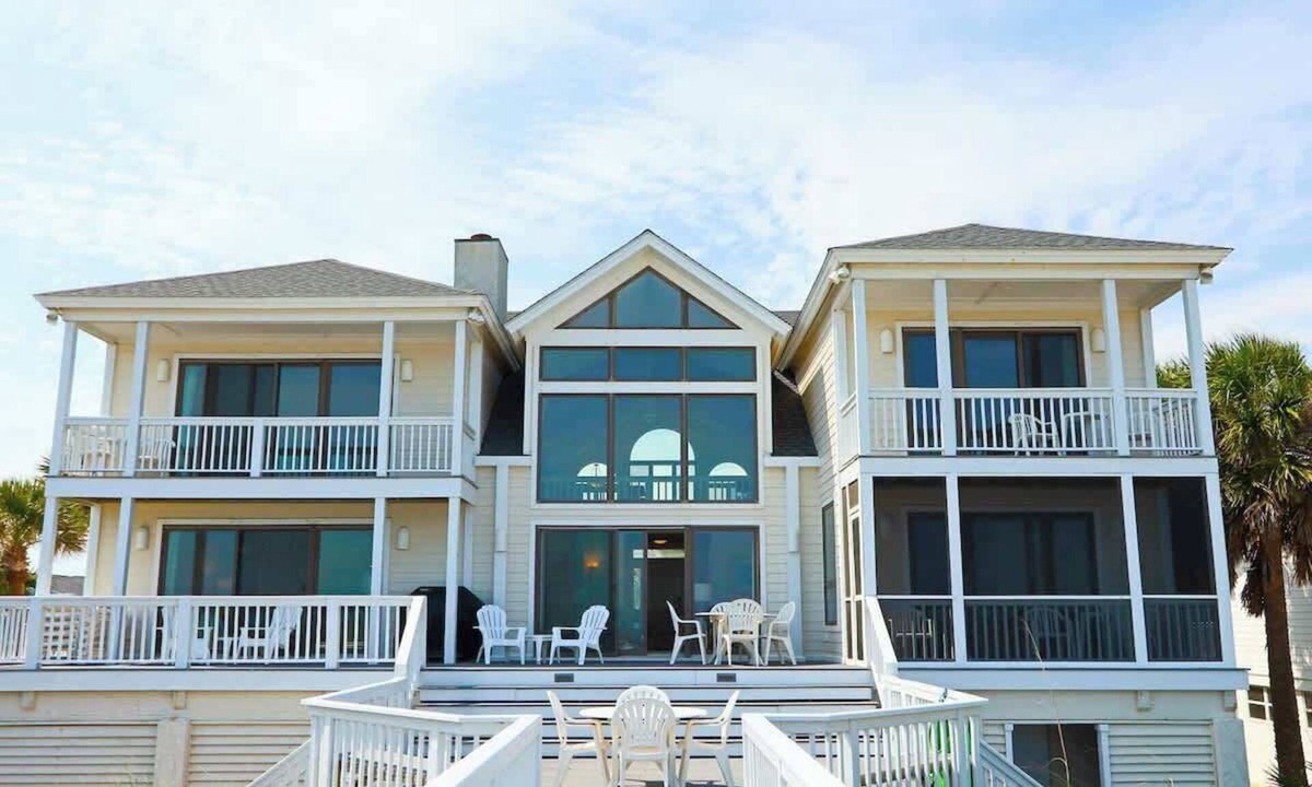 Saint Helena Island House | 458 Tarpon Blvd