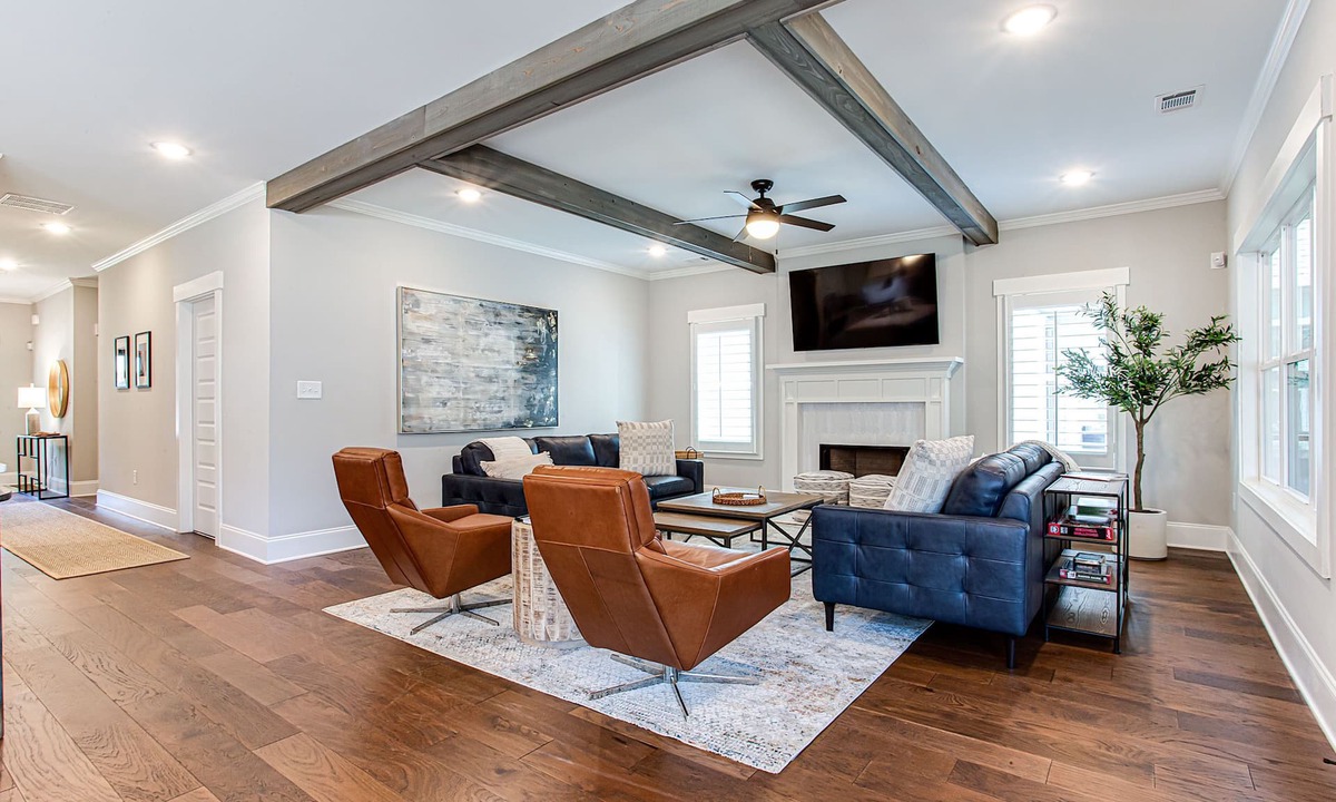 Athens House | 4br/3ba, Fireplace, Patio, Kitchen, 2 LR, W/D, New