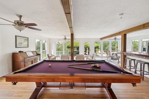 Gracewood House | 5-Acre Retreat Private Pool Outdoor Bar Fishing Pond & Game Room