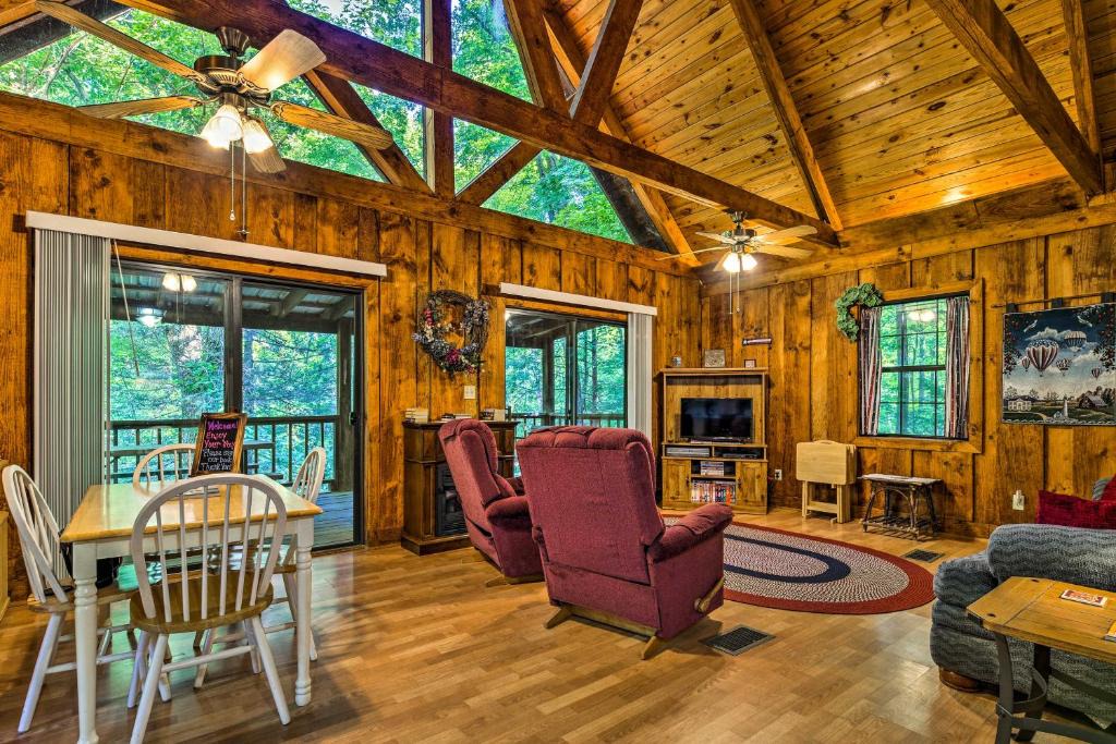 Tellico Plains House | 5 Acres, Backyard Creek! Cabin in Tellico Plains