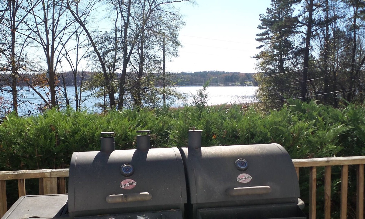 Bogart House | 5 bedrooms/10 beds Beautiful Lake view! Long term and Monthly rentals Welcome!