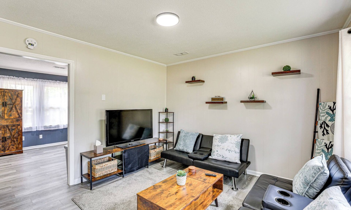 Walterboro House | < 5 Mi to Dtwn Walterboro: Grill, Game & More!