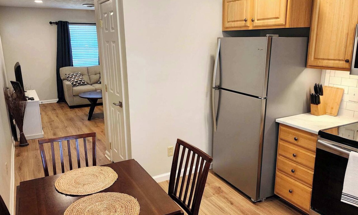 Jefferson City Apartment | 5 min to C-N Univ & Lake - Extra Parking
