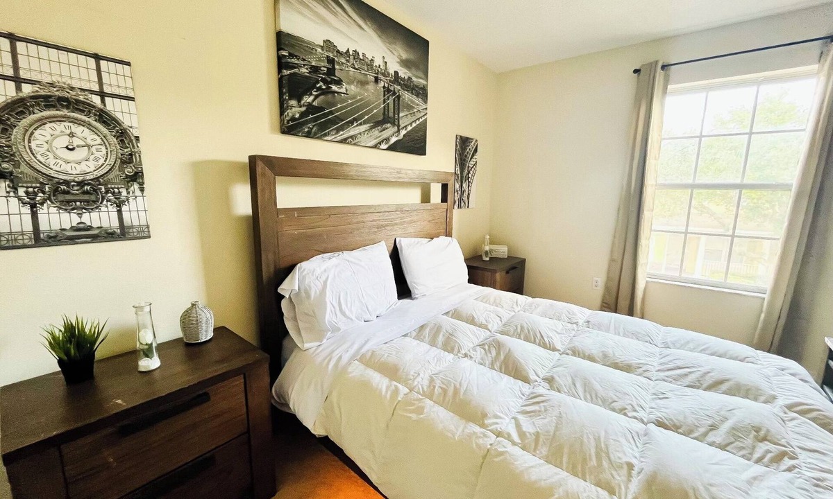 St. Cloud House | 5 mins from Kissimmee and 20 mins from the parks!