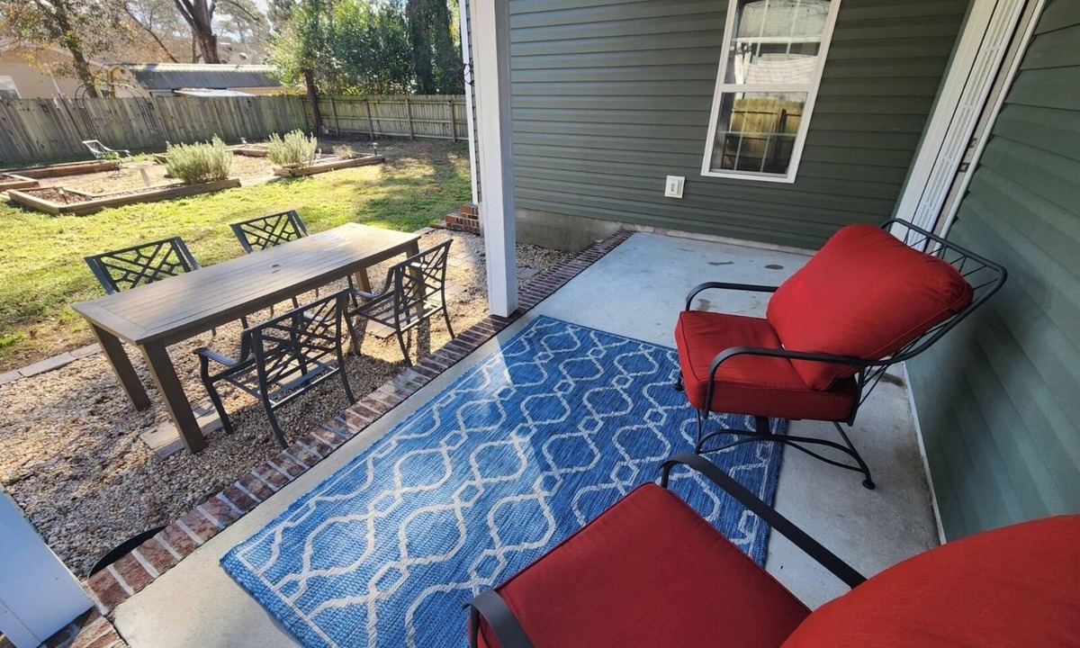 Jacksonville House | 5 minutes to Main Gate Lejeune AND 8 minutes to New River Gate