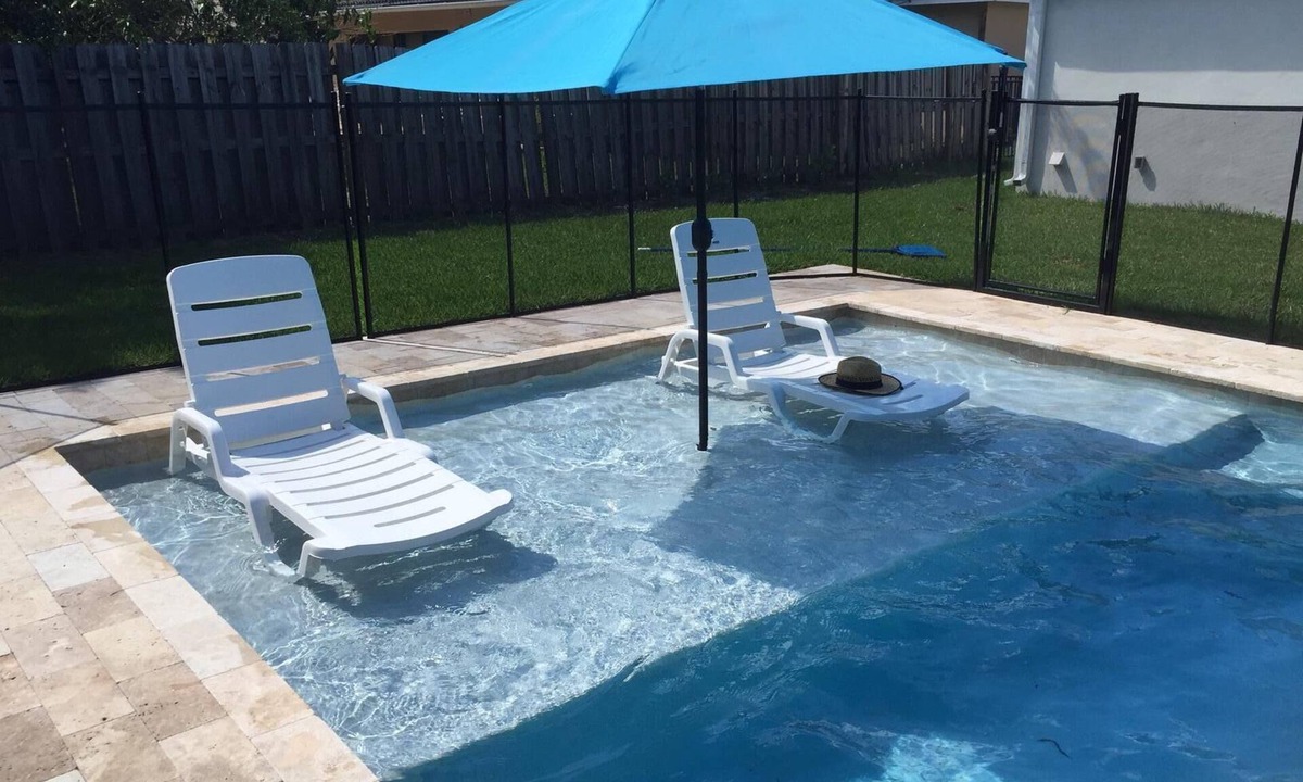 Boca Raton House | 5 Star! Prime Location, Salt Water Heated Pool, Beautiful Kitchen