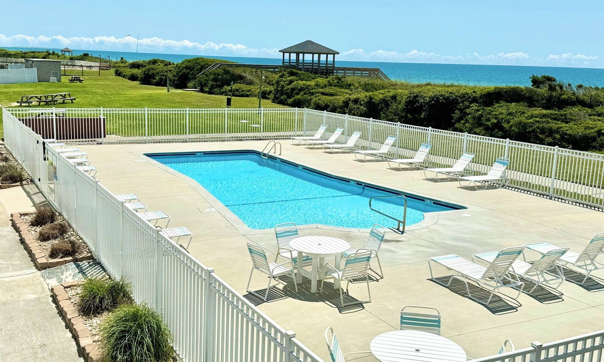 Atlantic Beach Condo | 50 Steps to Private Beach Oceanside Community 1st Floor Pool Kitchen BBQ Grills