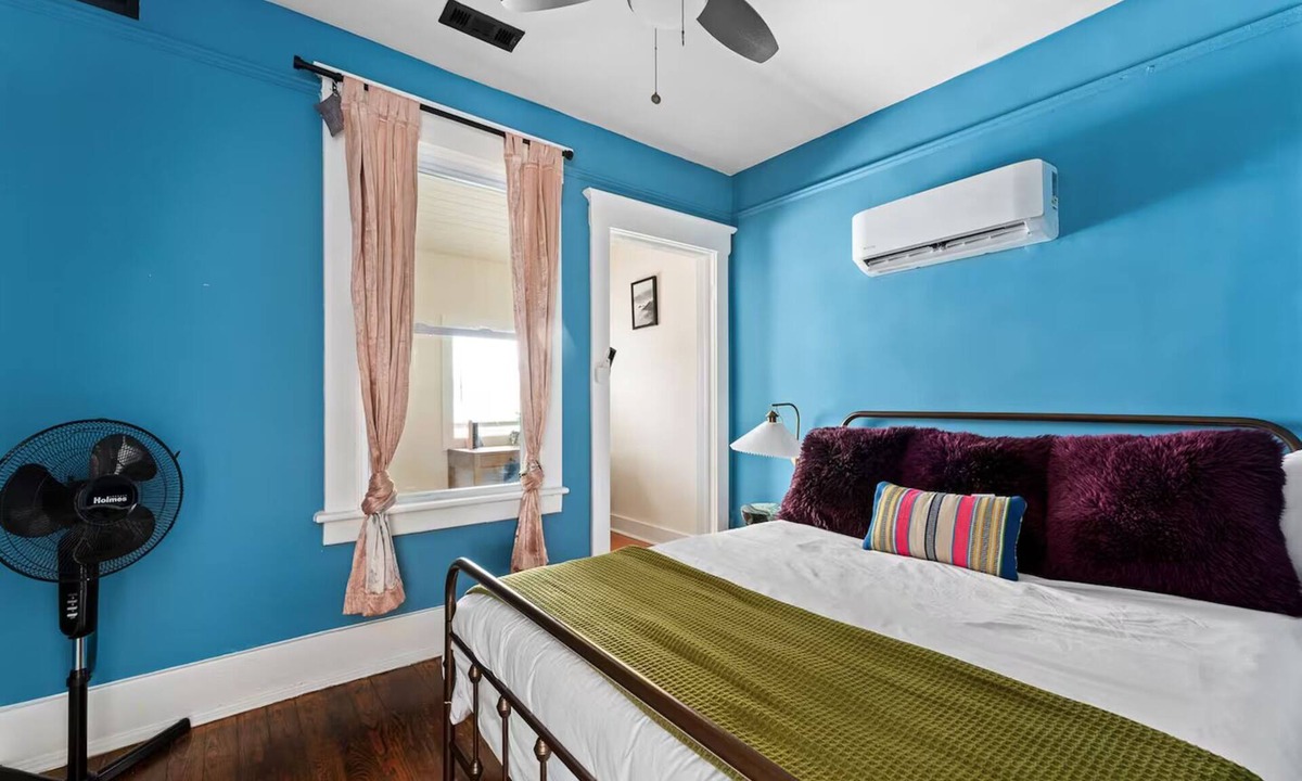Dixon Park House | 517 E Henry · Stylish Getaway | Pool & Courtyard