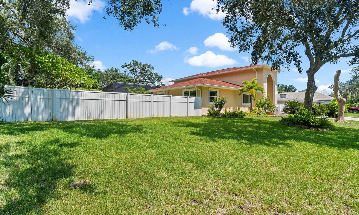 St. Petersburg House | 5bd/3.5ba BIG House w/POOL near Pinellas Park.