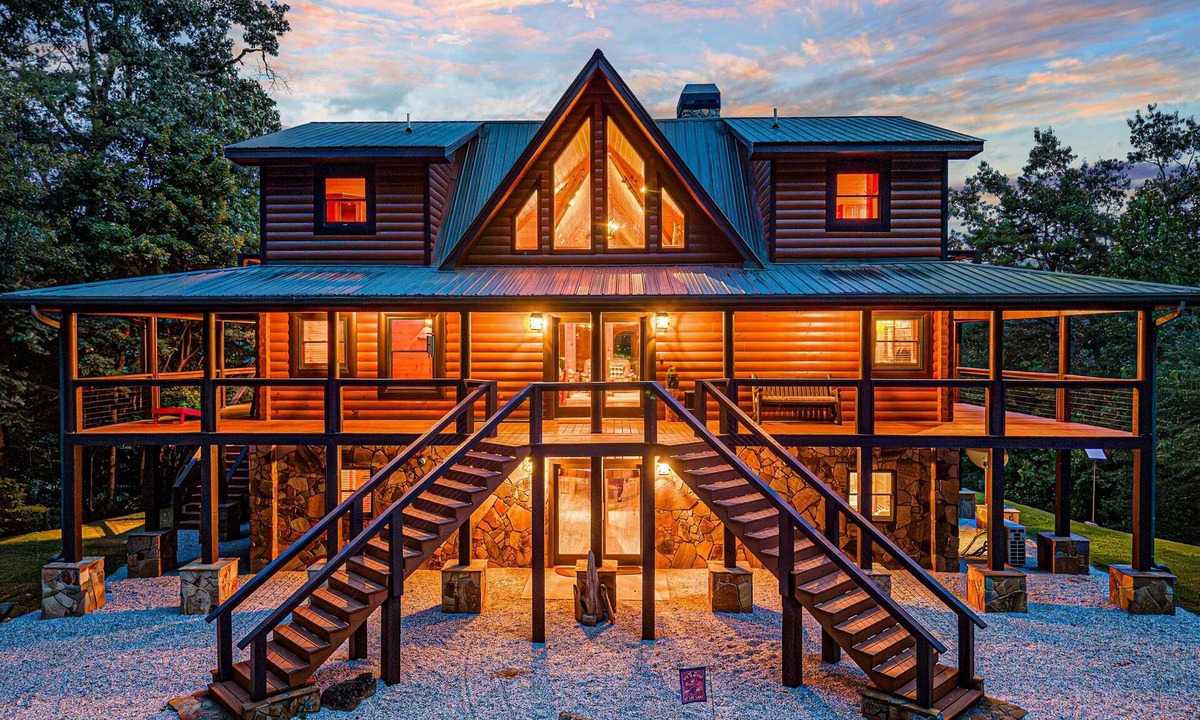 Robbinsville Cabin | 5BR Cabin on Fontana Lake | Dock, Hot Tub, Game Rm