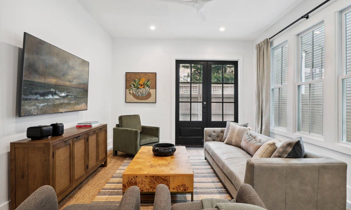 Historic Downtown Savannah House | 5BR Victorian Carriage House | Near Forsyth Park