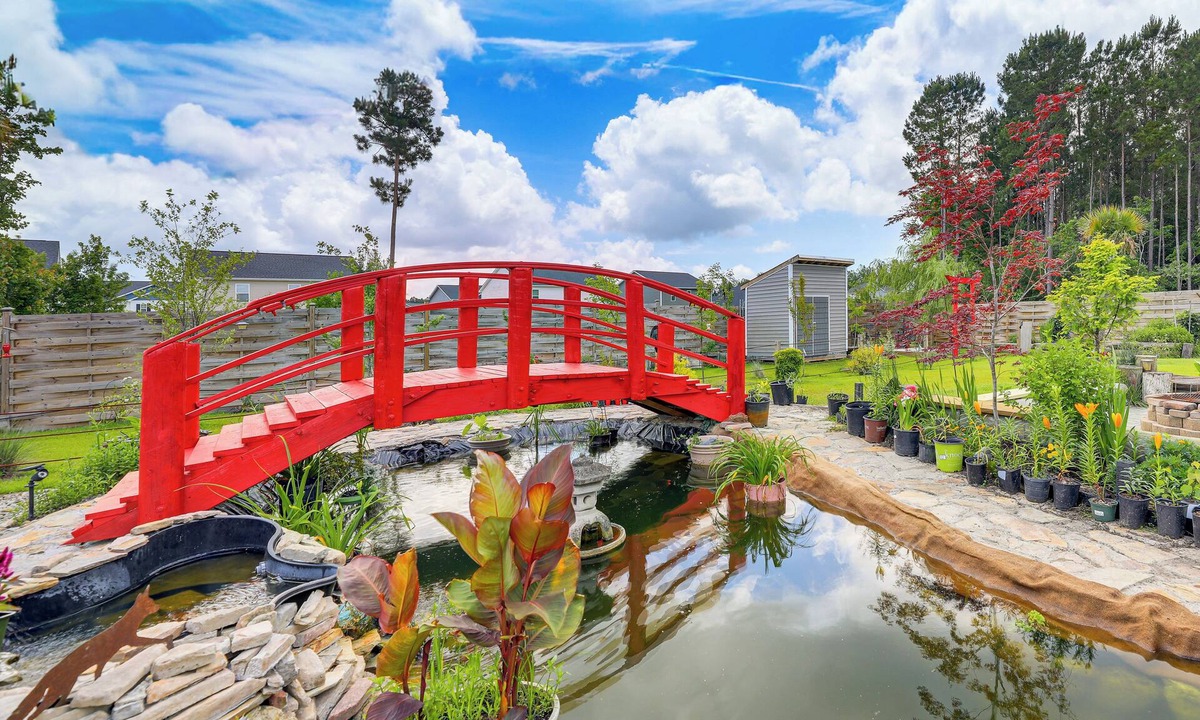 Piney Green House | 6 Mi to Camp Lejeune! Family Home w/Koi Pond