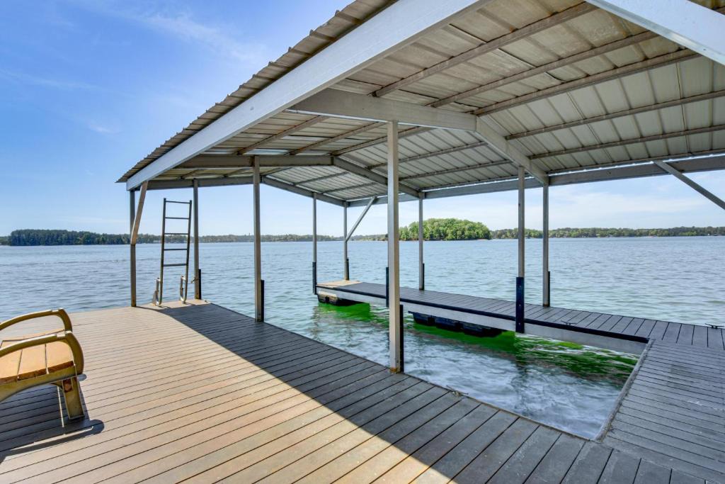 Seneca House | 6 Mi to South Cove Boat Ramp! Lake Keowee Escape