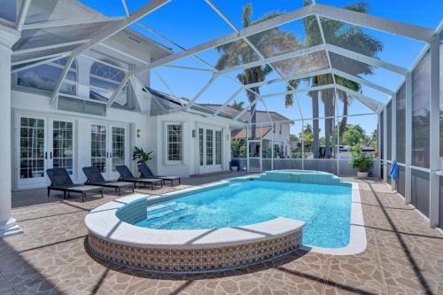 Hollywood Lakes House | 6BR Elegant Hollywood Lakes Mansion with Pool & Spa