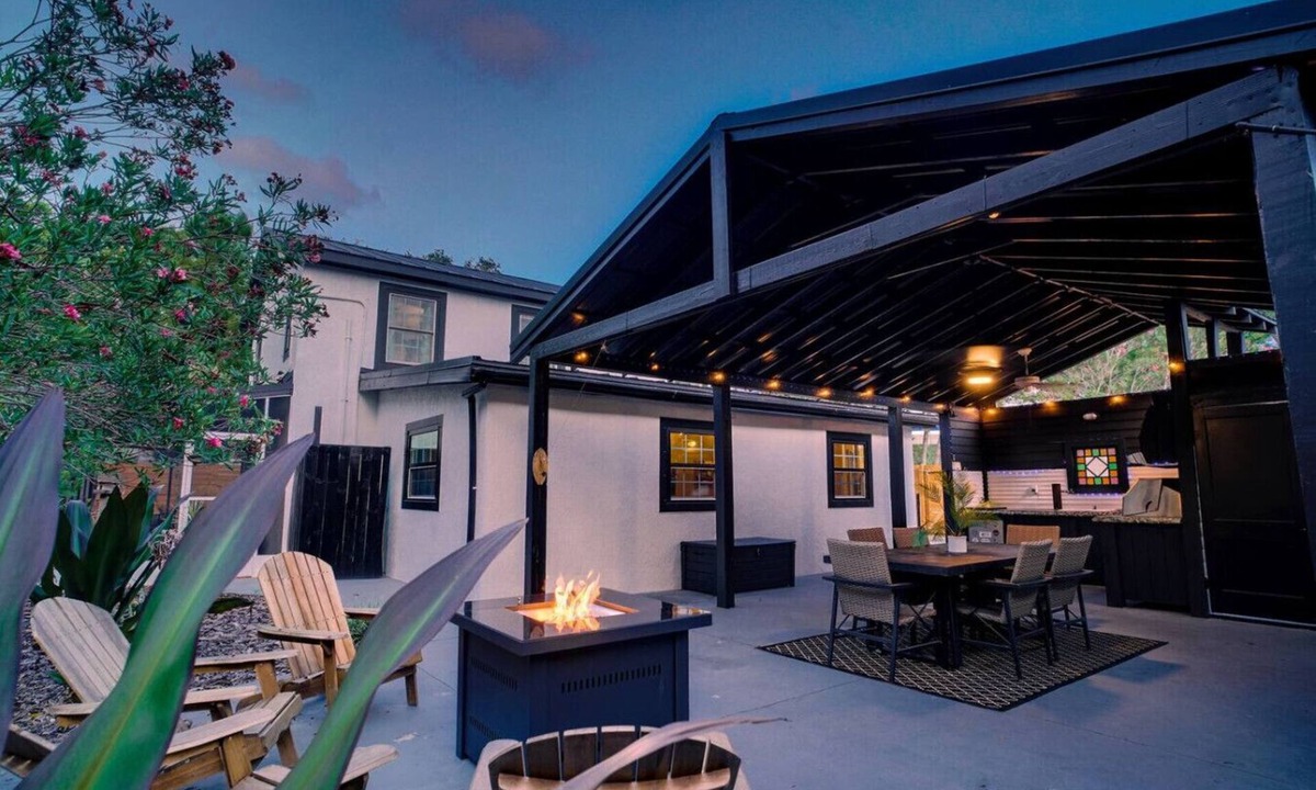 Vero Beach House | 6BR Family Compound |Game Room|2mi to Wabaso Beach