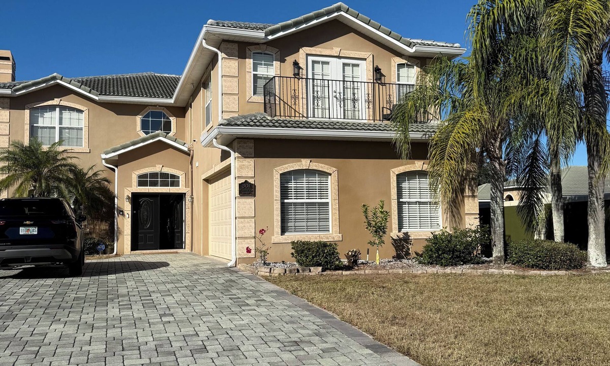 Davenport Villa | 🏡 7 Bed,7 Bath | Large pool & H/Tub | Large Smart TVs & Sonos every Room I WiFi