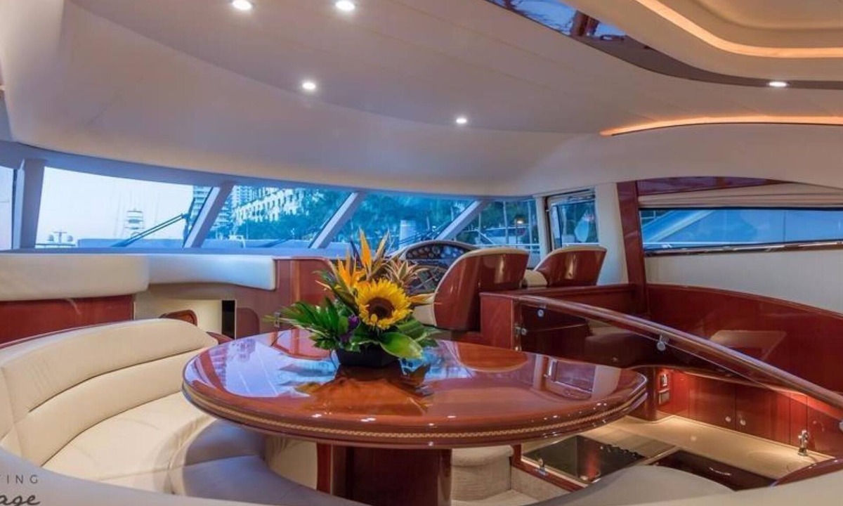 Maximo Boat Rental | 70FT Ultra Luxury Yacht