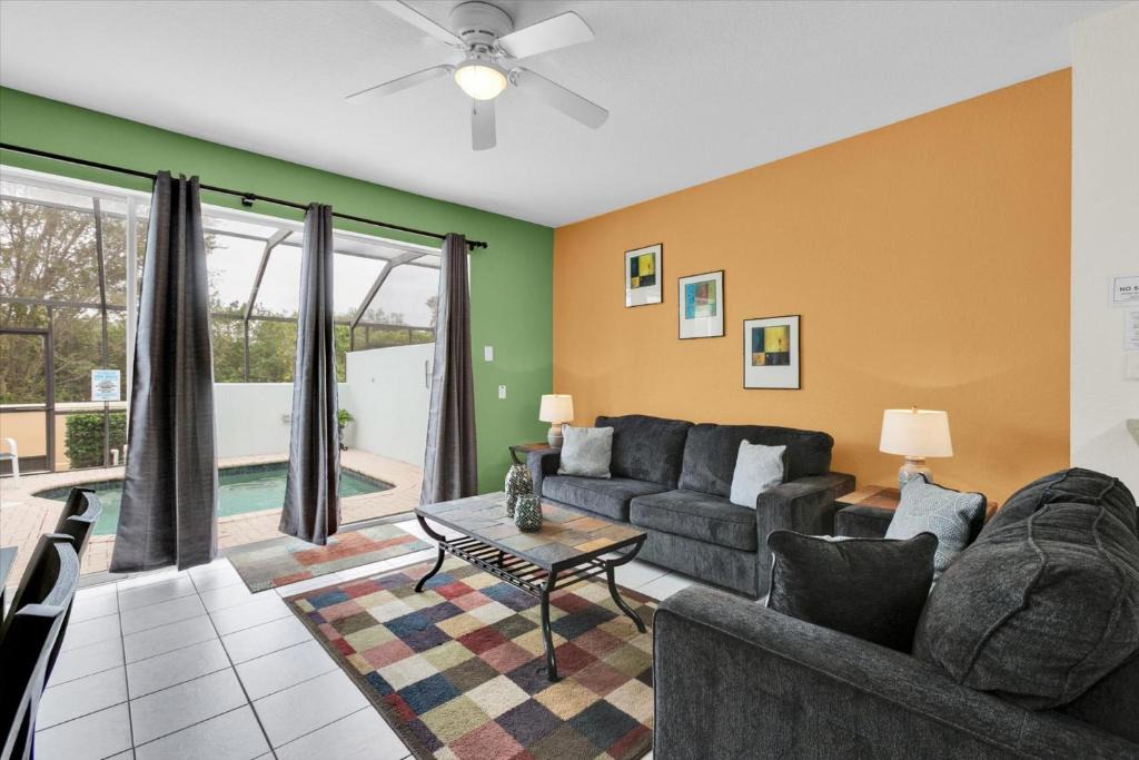 Windsor Hills House | 7644 Sir Kaufmann