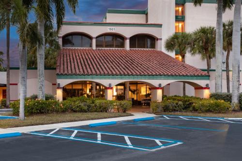 Villages of Palm Beach Lakes Hotel | 88 Palms Hotel & Event Center
