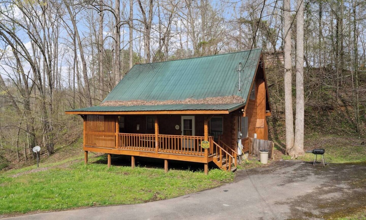 Gatlinburg Cabin | A Dream Come True - 2BR/New Hot Tub/New Firepit/Grill/Great for Gatherings