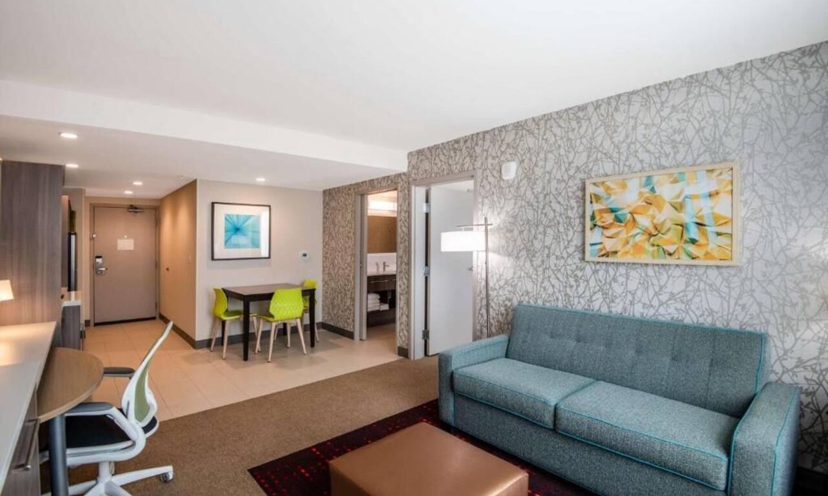 Phoenix Hotel | A Memorable Stay Awaits! 4 Family-friendly Units, Pets Allowed, Free Breakfast