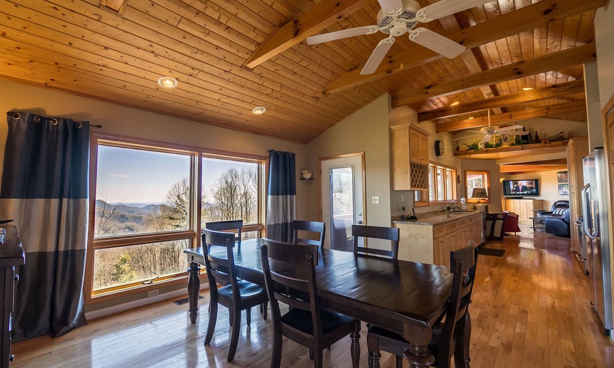 Blowing Rock House | A Nest With a View - Stunning Views, Updated Kitchen, 5 mins to Blowing Rock