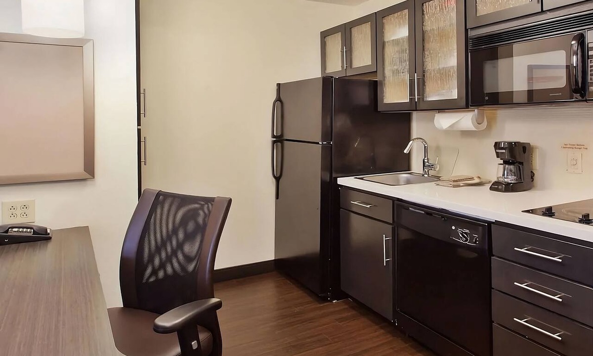 Ashley Oaks Hotel | A quick drive from McGhee Tyson Airport! Private Full Kitchen! Pets Allowed!
