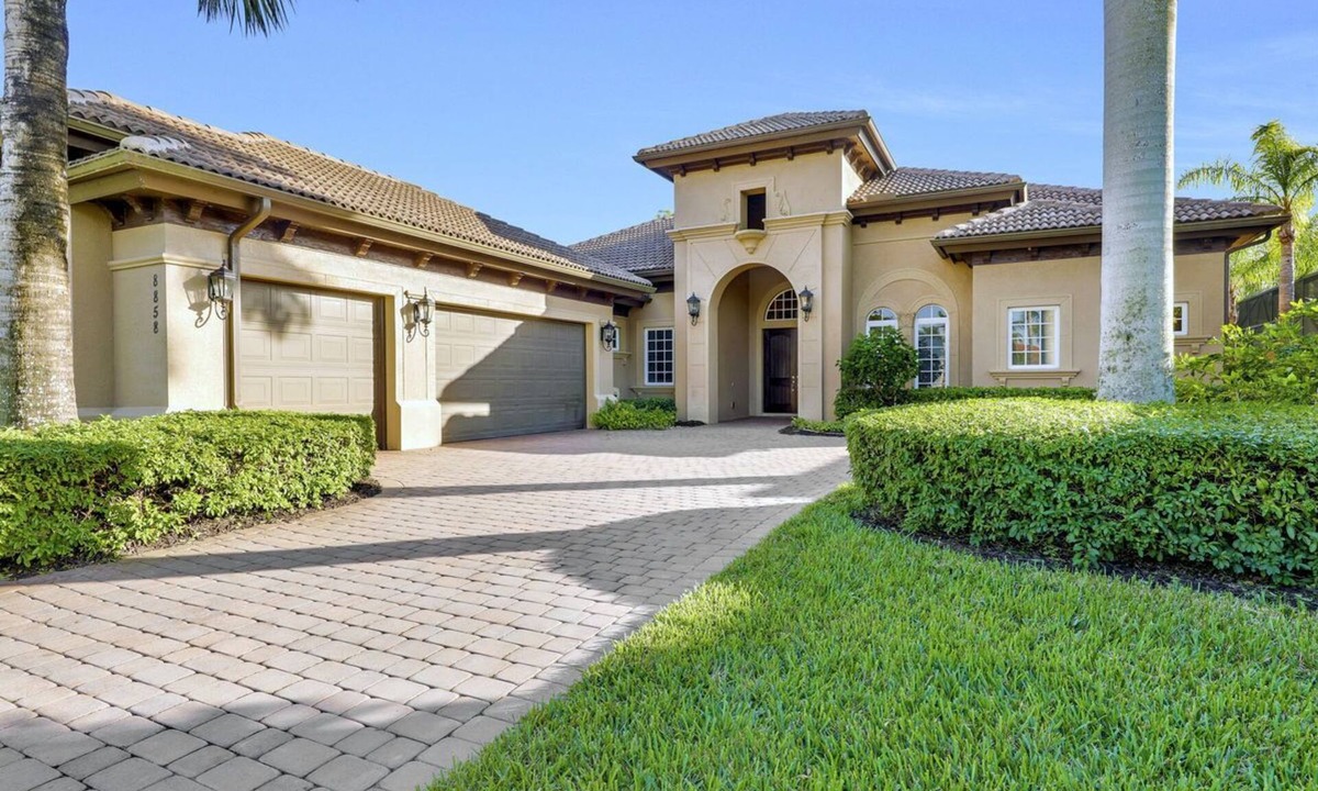 The Majors House | A Rare Find! Lely Resort Single Family Home in Prestigious Majors Community
