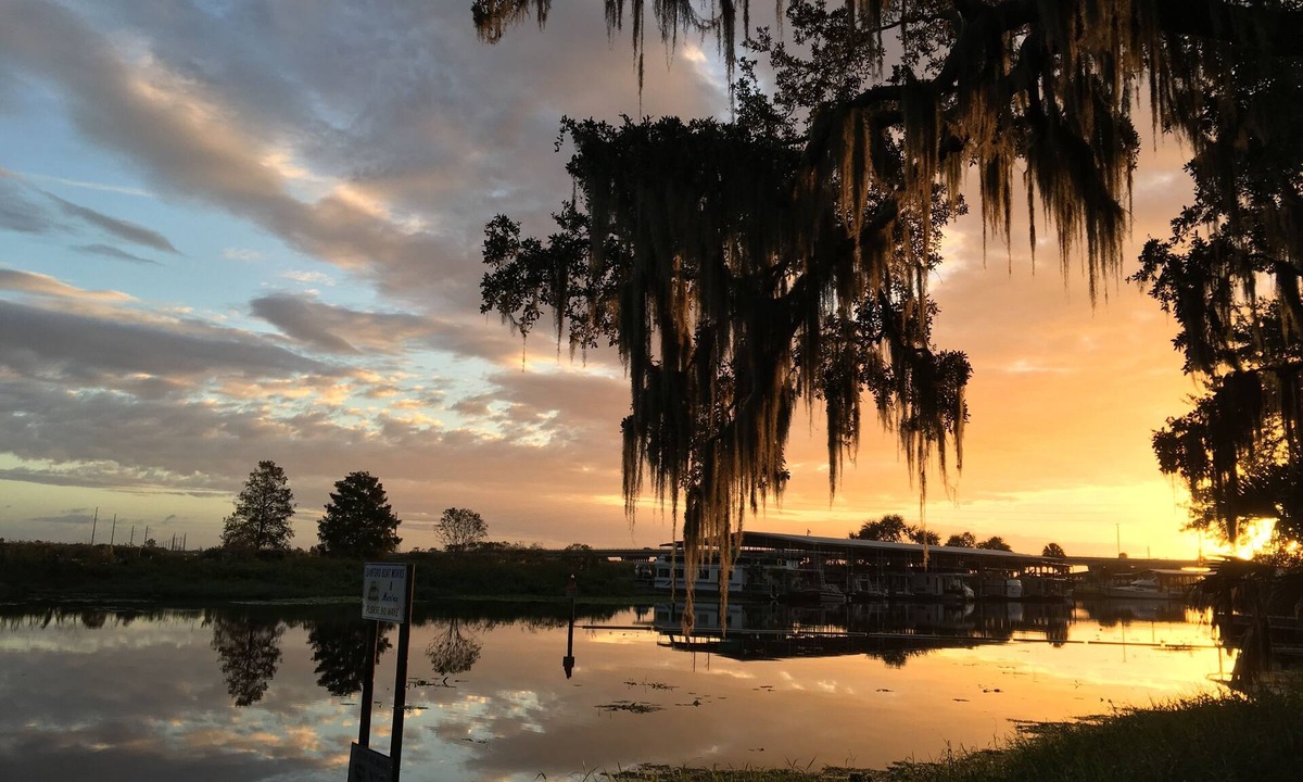 Sanford House | A river retreat caught between Florida's beaches and Orlando's Amusement Parks.