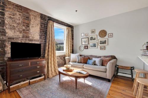 Historic District - North House | Above Broughton St 3002