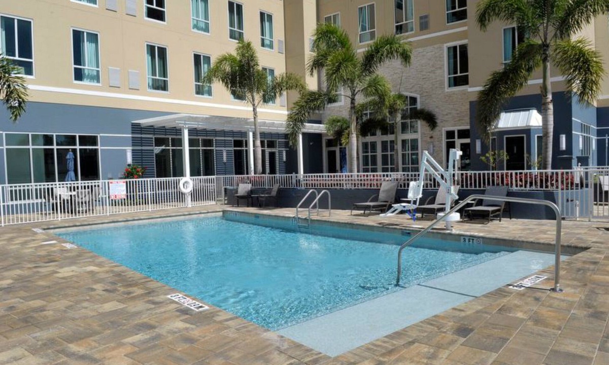 St. Petersburg Apartment | Accessible 1BR Suite + Roll-In Shower St. Pete