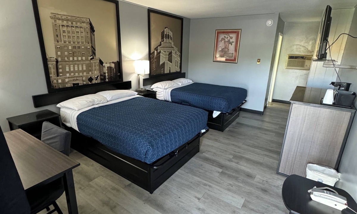 Black Mountain Hotel | Acorn Motel