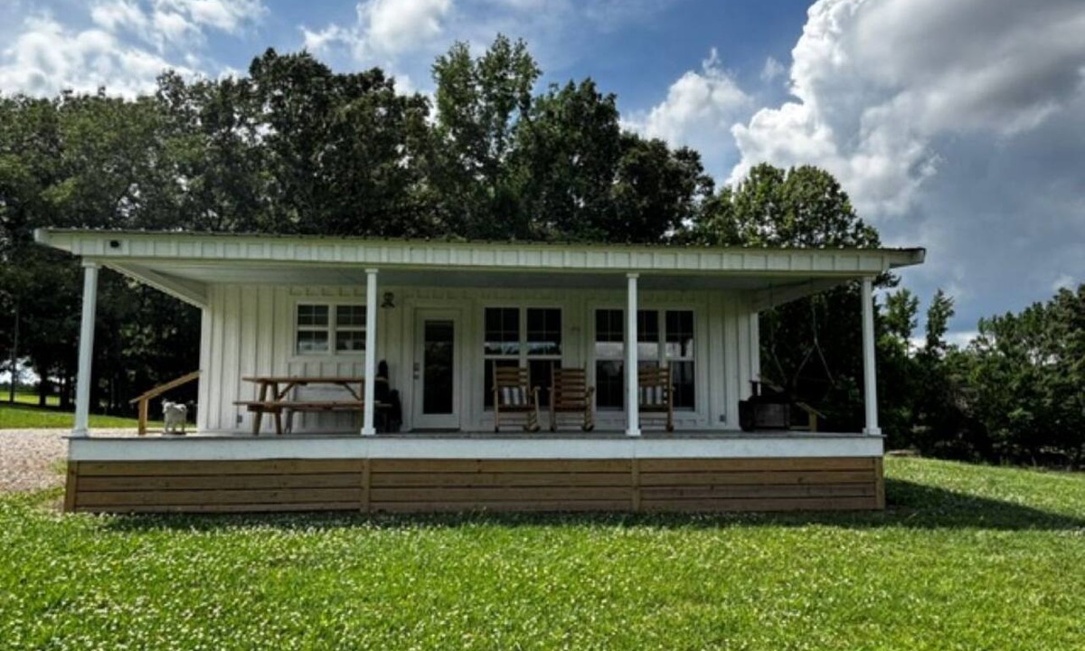 Adamsville Other | Adorable 2-bedroom farmhouse surrounded by pastures and peace
