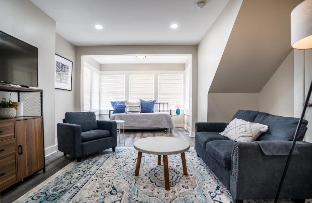 Five Points Apartment | Adorable Riverside Duplex - Close to 5Points